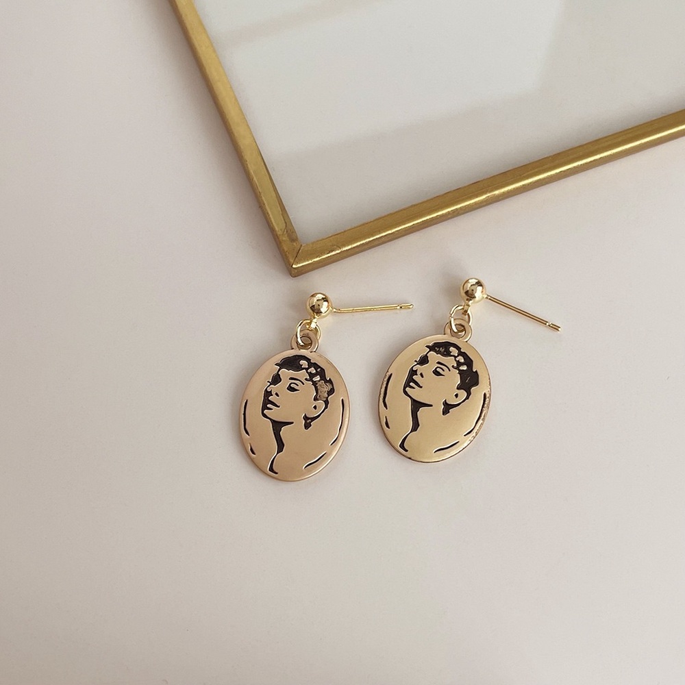 Vintage Antique Style Earrings With Silver Needle